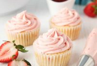 Homemade Strawberry Buttercream Frosting Tutorial