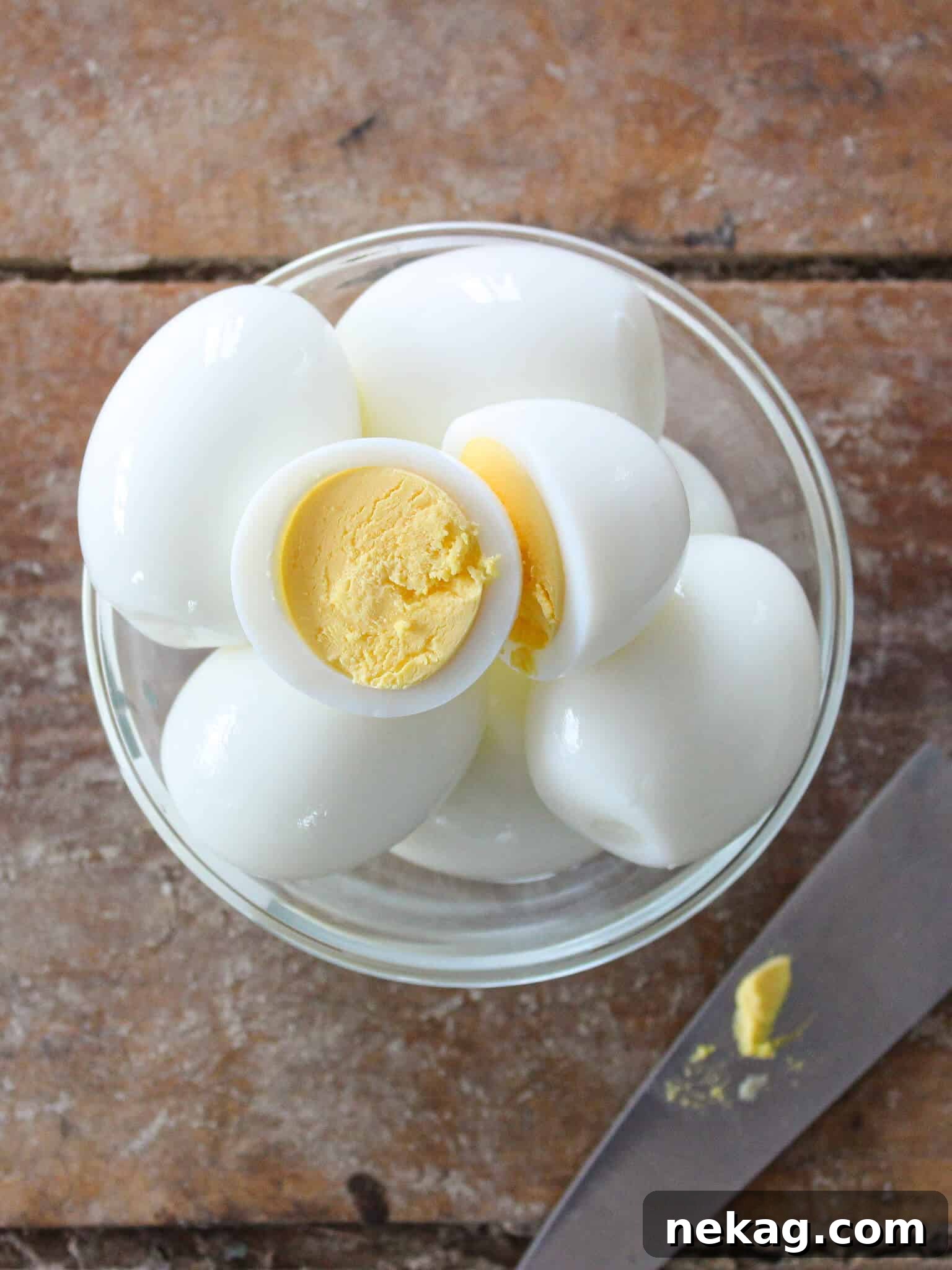 How to hard boil an egg in bowl on wooden surface