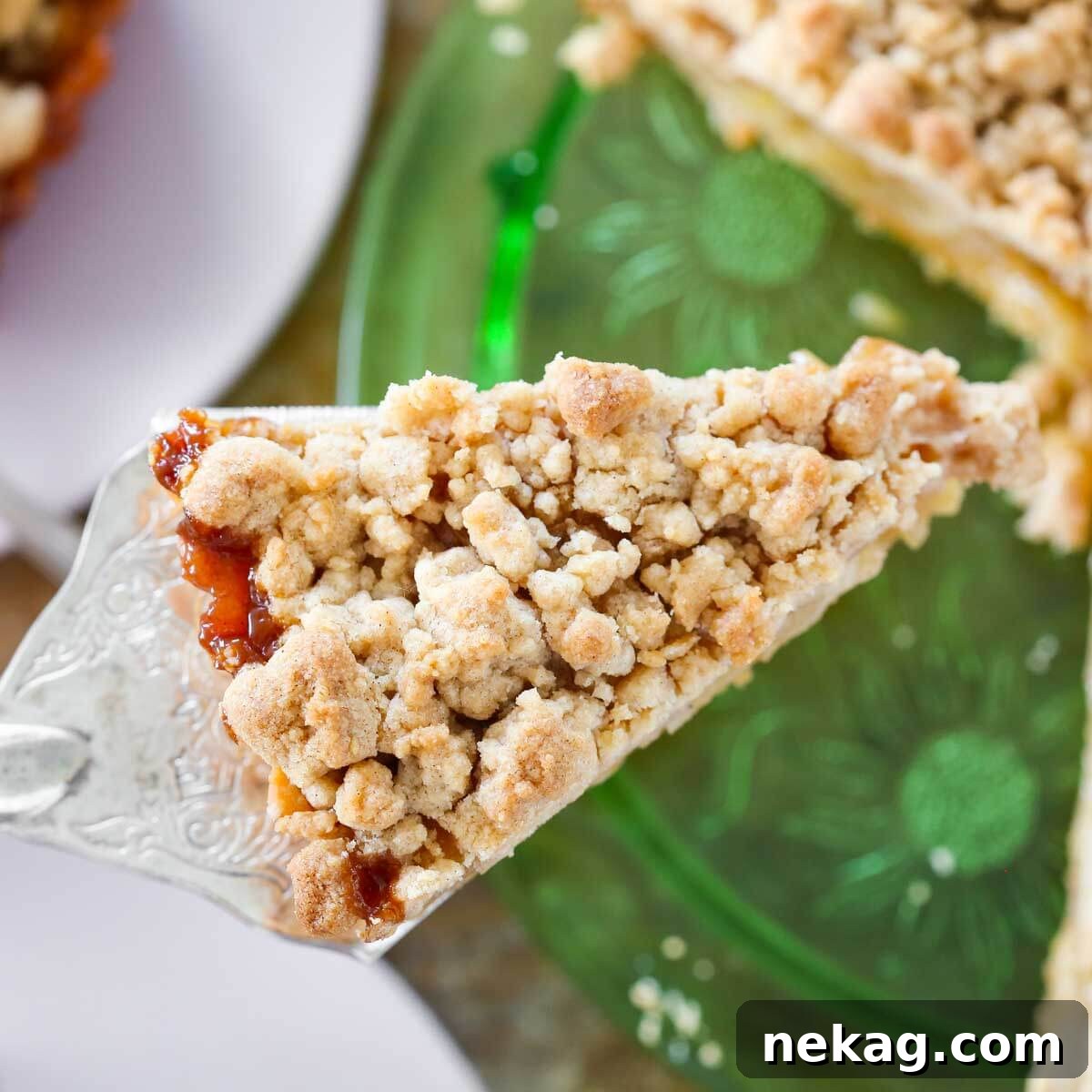 streusel on top of apple tart slice. 