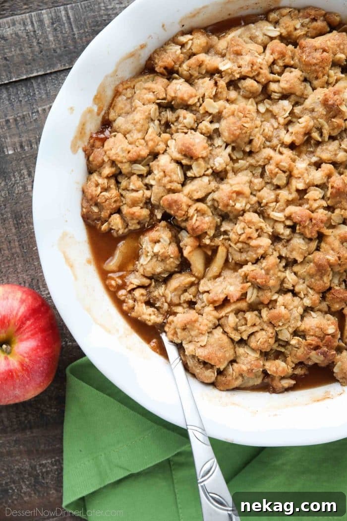 Sweet Spiced Apple Crisp 3 This is the best Apple Crisp recipe! It's full of fresh sliced apples, creates a fruity cinnamon-sugar sauce while it bakes (like apple pie filling), and is topped with a crunchy crumb topping. An easy, old fashioned fall dessert.