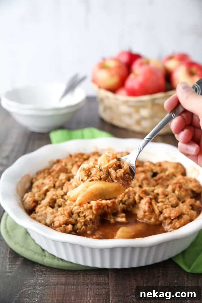 Sweet Spiced Apple Crisp 5 This is the best Apple Crisp recipe! It's full of fresh sliced apples, creates a fruity cinnamon-sugar sauce while it bakes (like apple pie filling), and is topped with a crunchy crumb topping. An easy, old fashioned fall dessert.