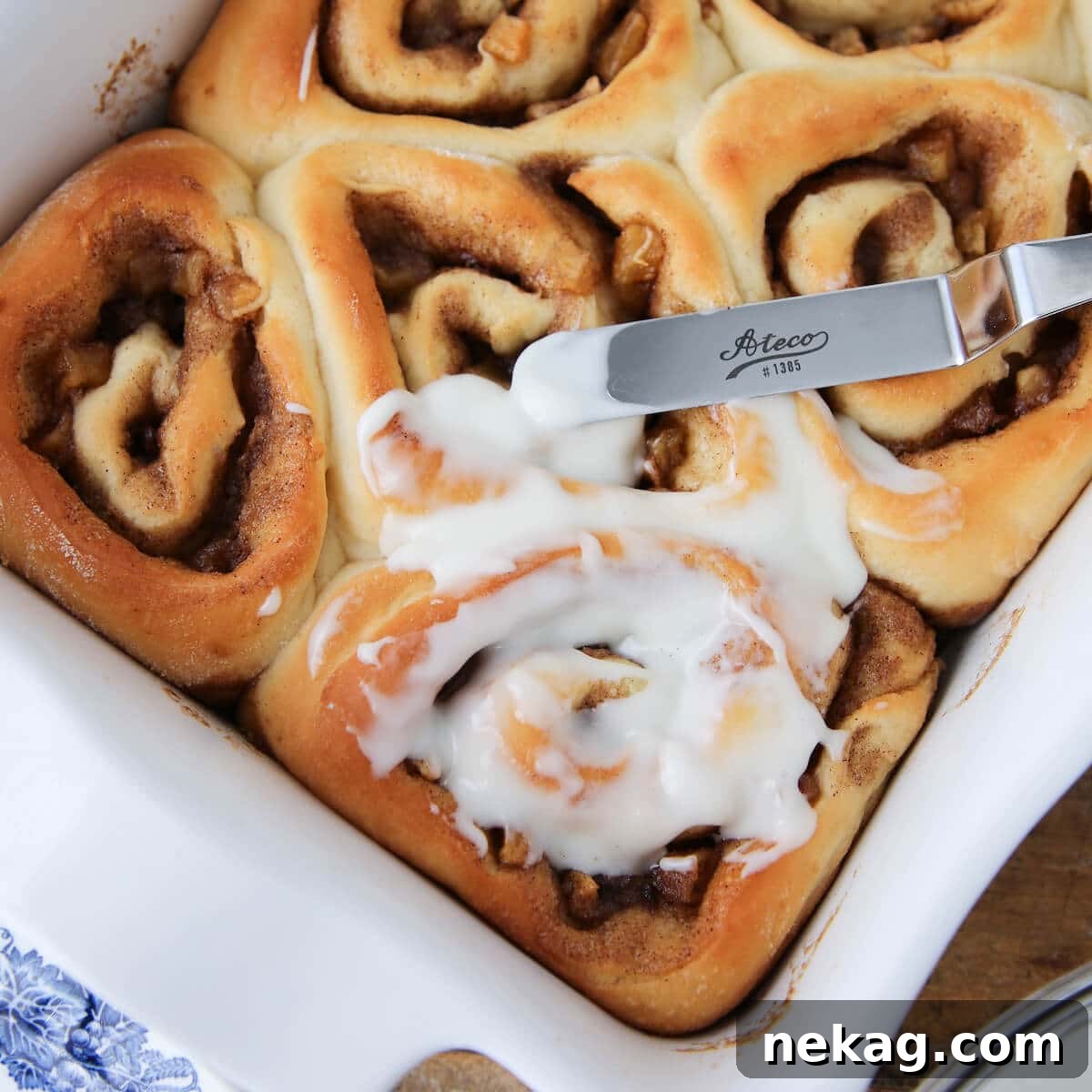 Cinnamon Apple Swirls 5 Apple Cinnamon Rolls Golden Top