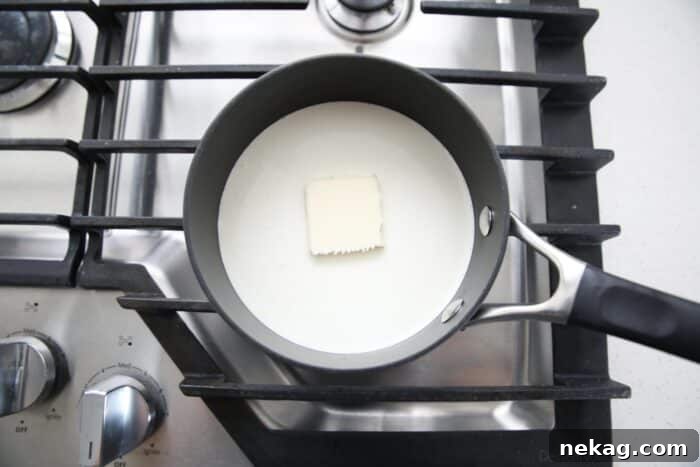 Cream and butter in a saucepan to be melted.