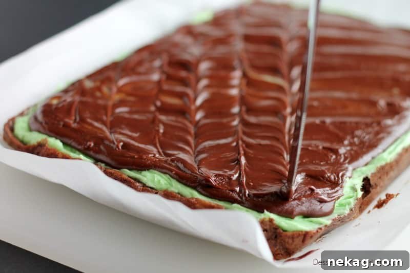 Creating Ripple Effect on Frosting with a Butter Knife