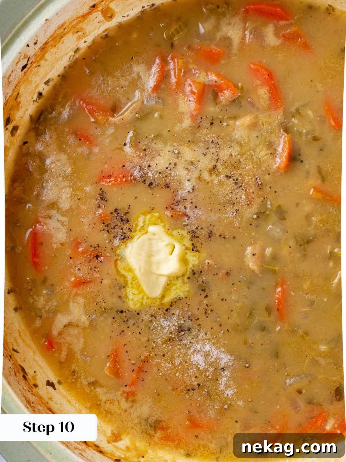 Chicken in wine sauce sauce cooking with butter.