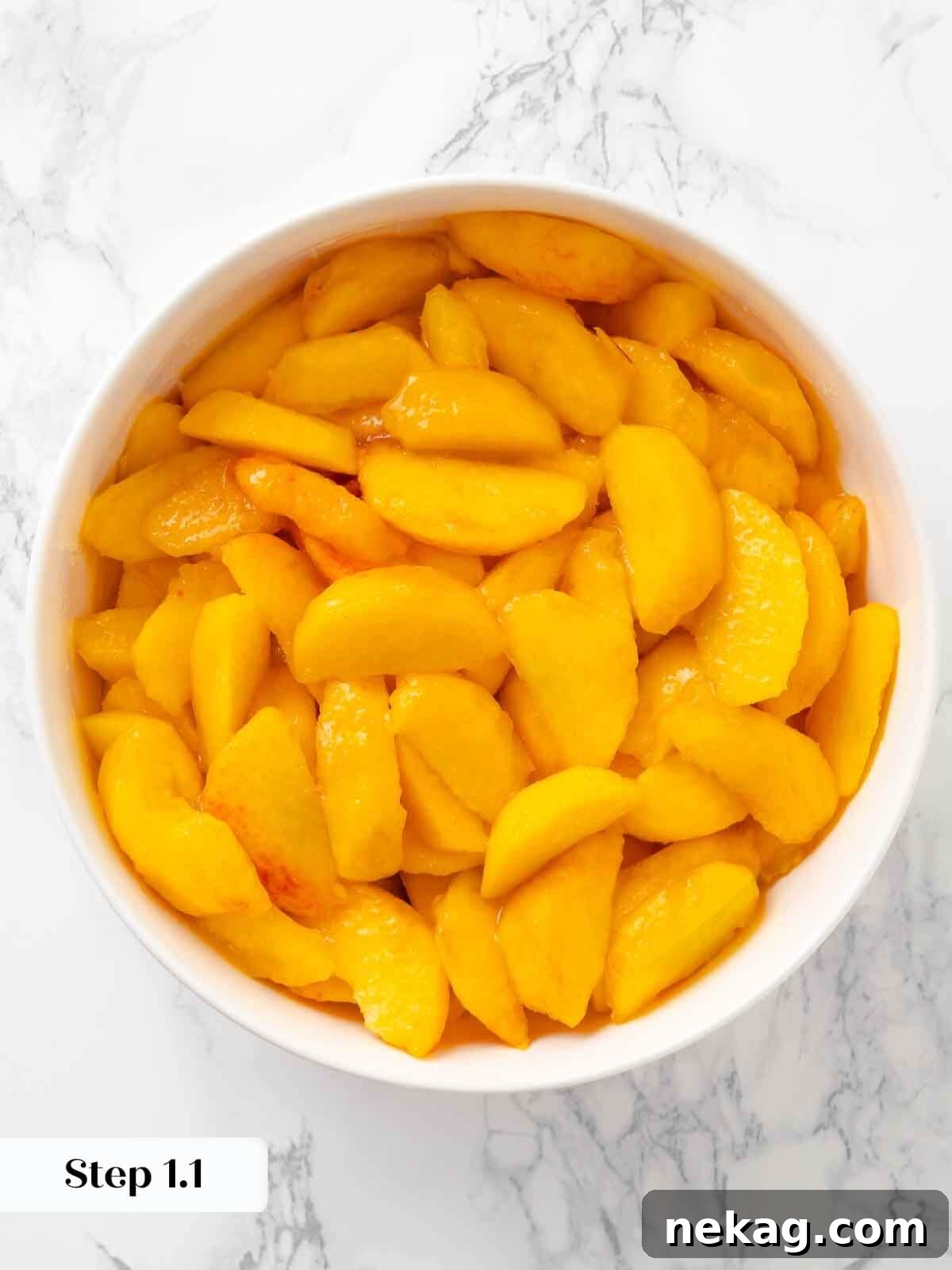 Warm Buttery Peach Crisp 5 Freshly sliced peaches, perfectly prepped and ready for the peach crisp filling.