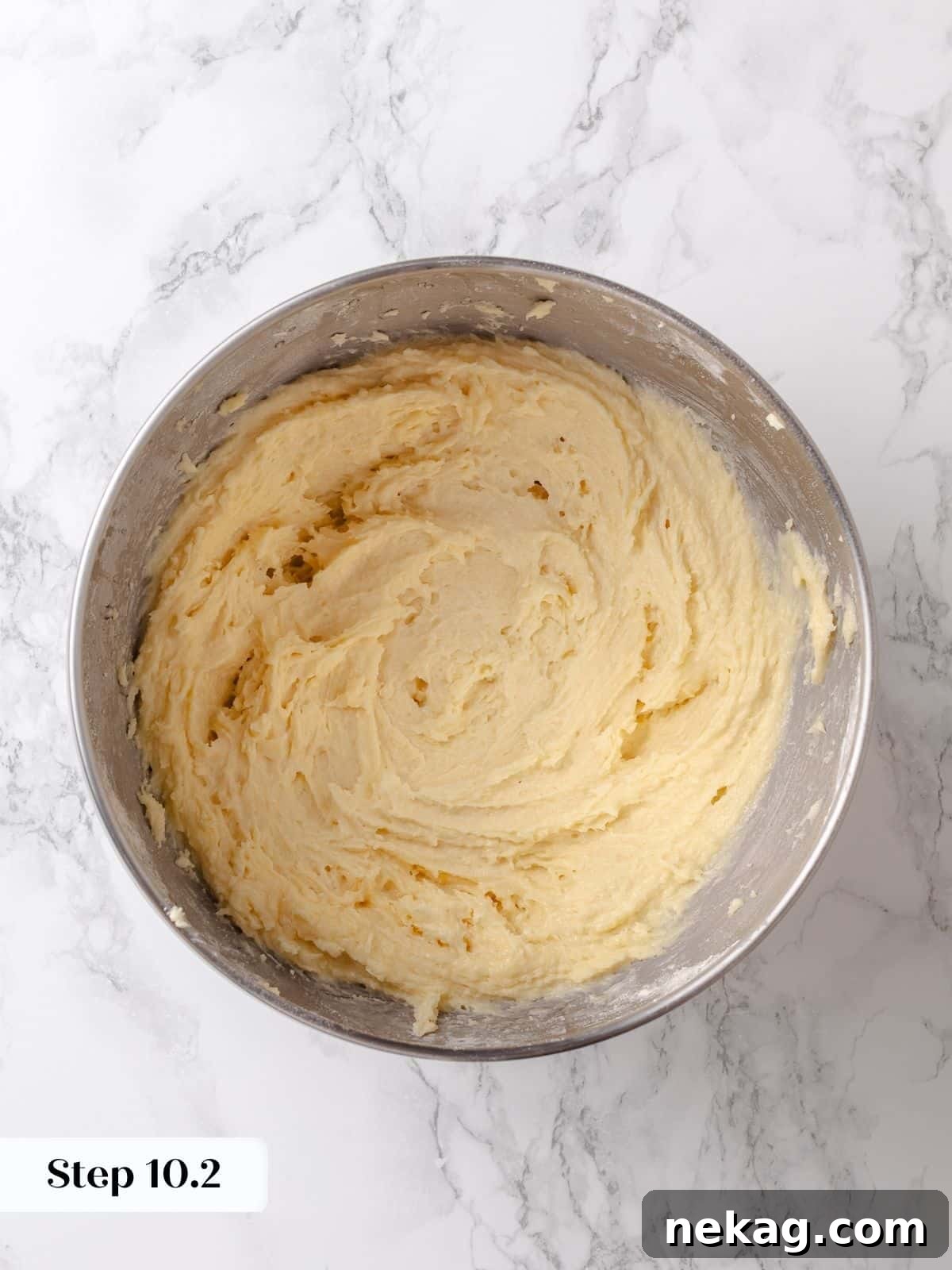 The thick sugar batter for the topping is now fully mixed and smooth, patiently waiting to be spread over the risen cake base.