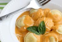 Roasted Red Pepper Ravioli Recipe with Creamy Garlic Sauce