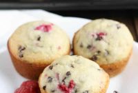 Raspberry Chocolate Chip Muffins Recipe — Moist Berry Muffins