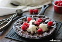 Skillet Brownie Recipe: Gooey Chocolate Brownie for Sharing