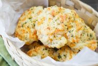 How to Make Red Lobster Cheddar Bay Biscuits (With Video)