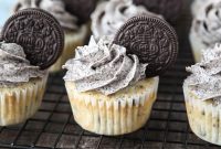 Cookies and Cream Cupcakes with How-To Video Tutorial