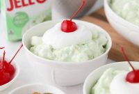Watergate Salad Recipe: Creamy Pistachio Fluff Dessert