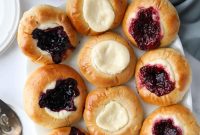 Homemade Czech Kolaches Recipe: Soft Sweet Pastry Filling Ideas