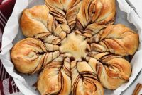 Cinnamon Star Bread Recipe for Soft, Flaky Holiday Pastries
