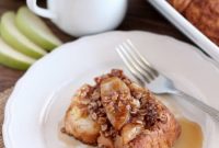 Apple French Toast Casserole with Cinnamon Streusel