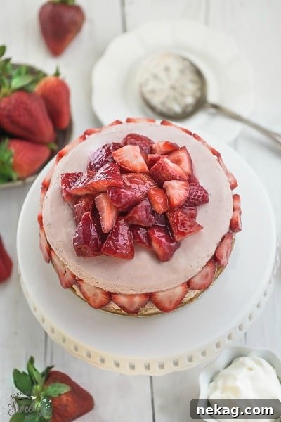 Strawberries and Cream Crumb Bars | More Strawberries & Cream Desserts 18 Slow Cooker Strawberries and Cream Cheesecake