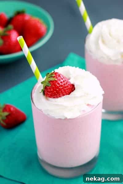 Strawberries and Cream Crumb Bars | More Strawberries & Cream Desserts 9 Strawberry Cream Shake