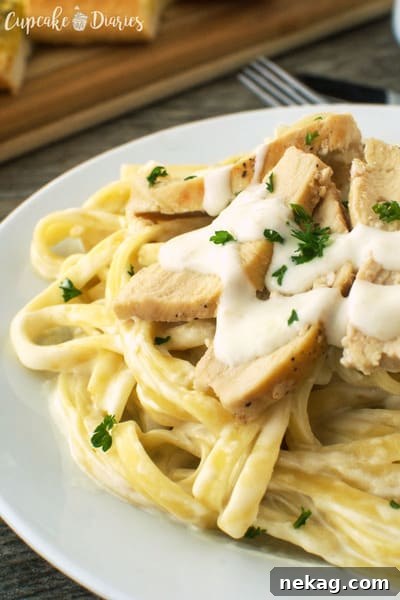 Copycat Olive Garden Chicken Alfredo // Cupcake Diaries
