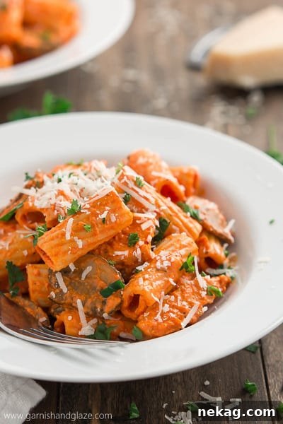 Copycat Roasted Red Pepper Pasta Brio // Garnish & Glaze