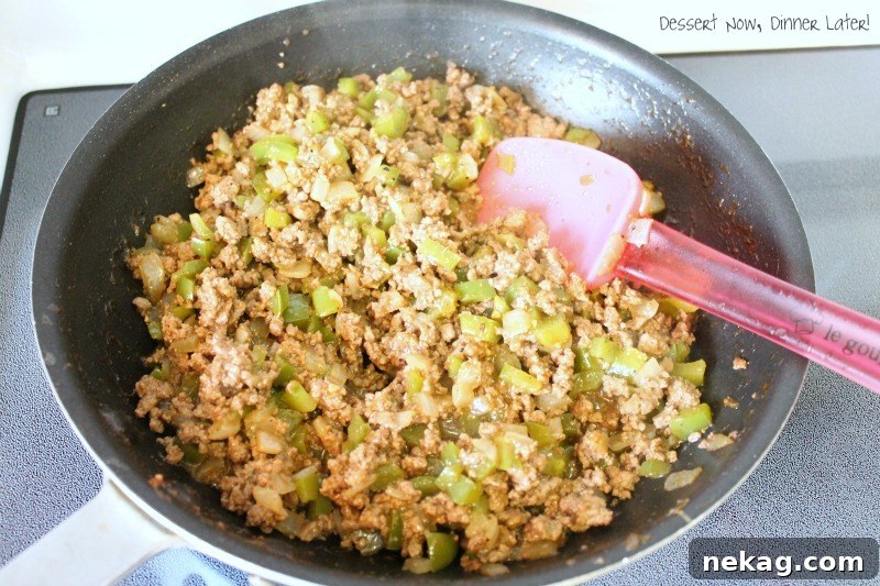 Philly Cheesesteak Sloppy Joes Recipe: Classic Steak & Peppers Sandwich 4 These Philly Cheesesteak Sloppy Joes have your favorite philly ingredients of peppers, onions, and melty cheese wrapped up in a beefy sloppy joe sandwich!